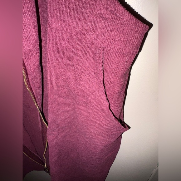Stylish MAROON Corduroy Overall Dress with Gold Front Zipper - Picture 4 of 5
